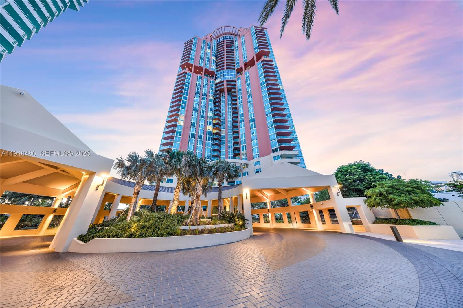 300 S Pointe Dr #1702, Miami Beach FL 33139