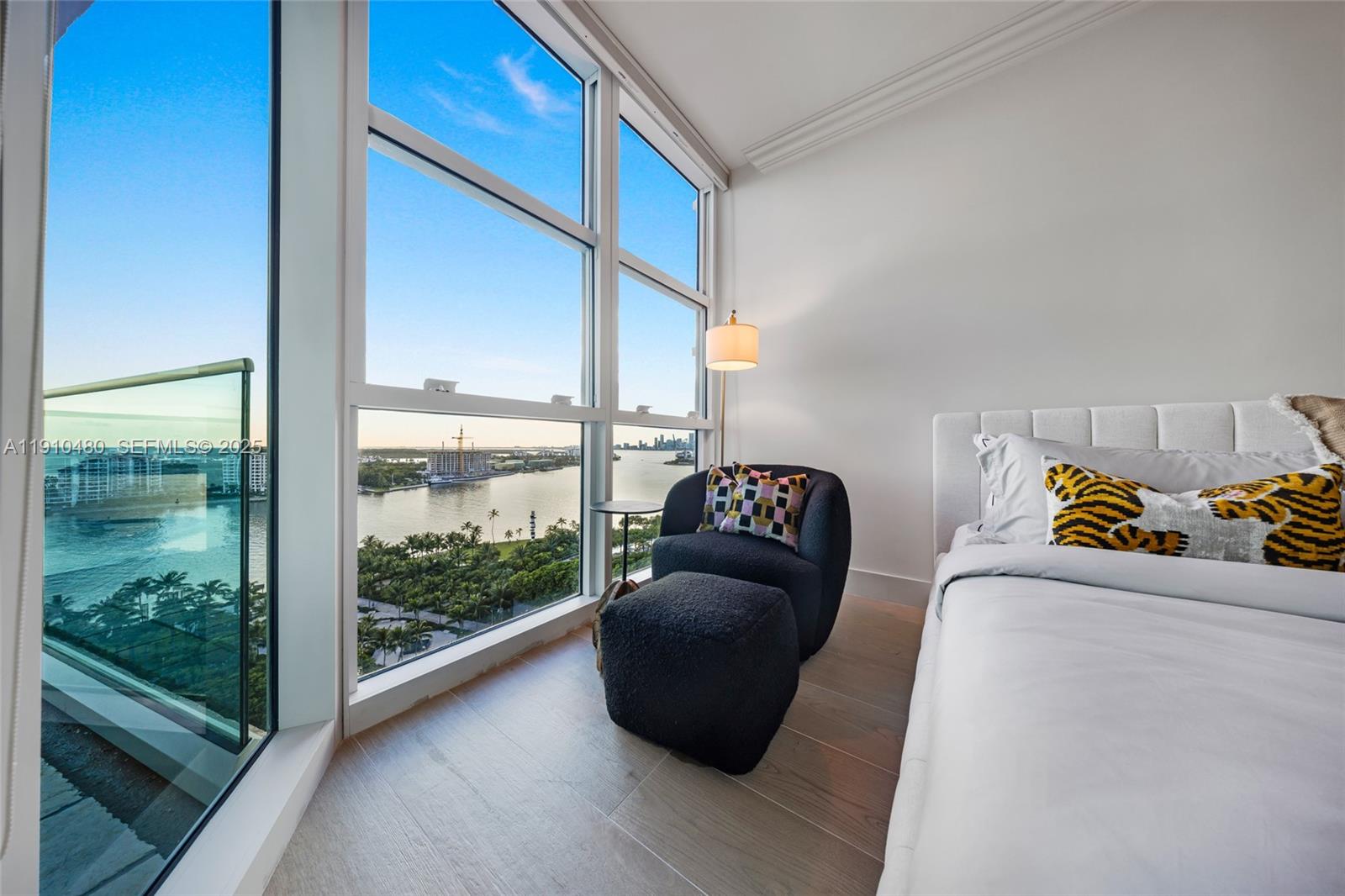 300 S Pointe Dr #1702, Miami Beach FL 33139
