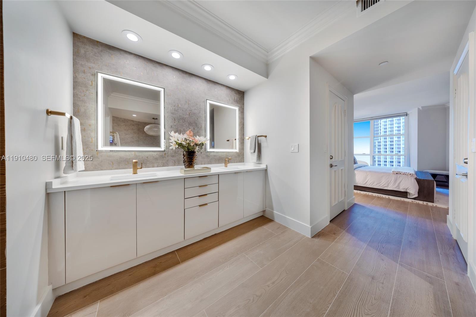 300 S Pointe Dr #1702, Miami Beach FL 33139