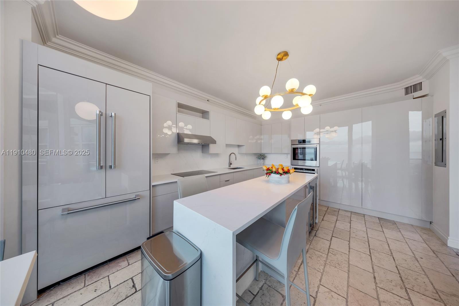 300 S Pointe Dr #1702, Miami Beach FL 33139
