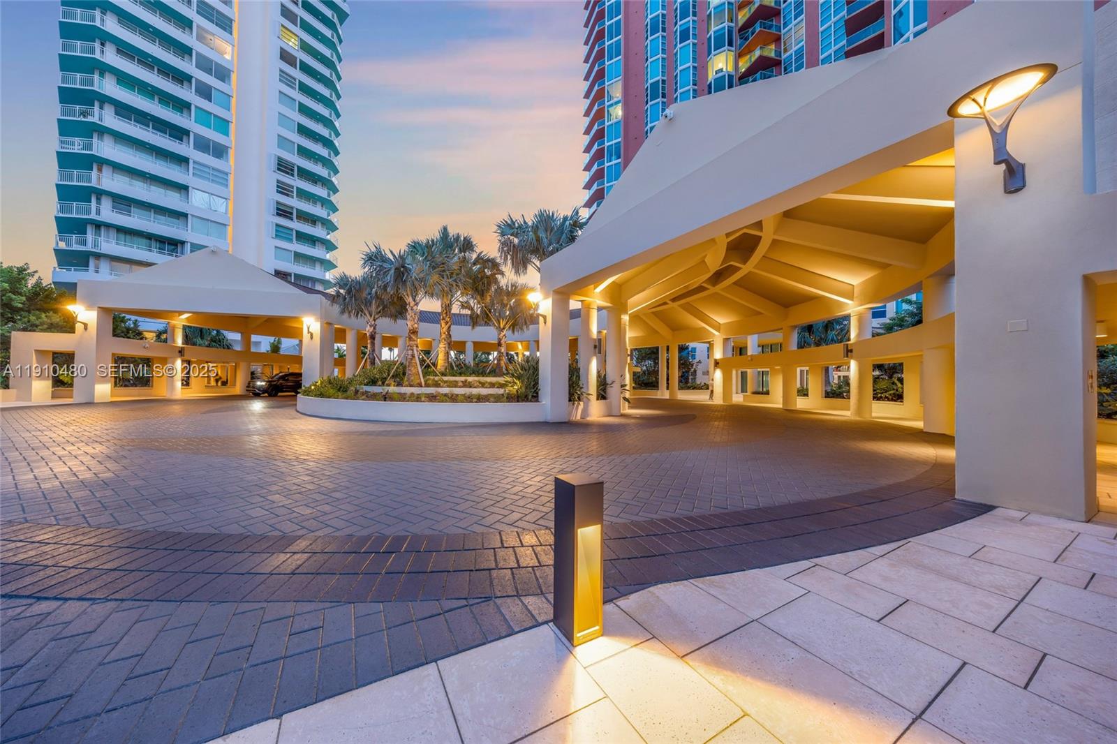 300 S Pointe Dr #1702, Miami Beach FL 33139