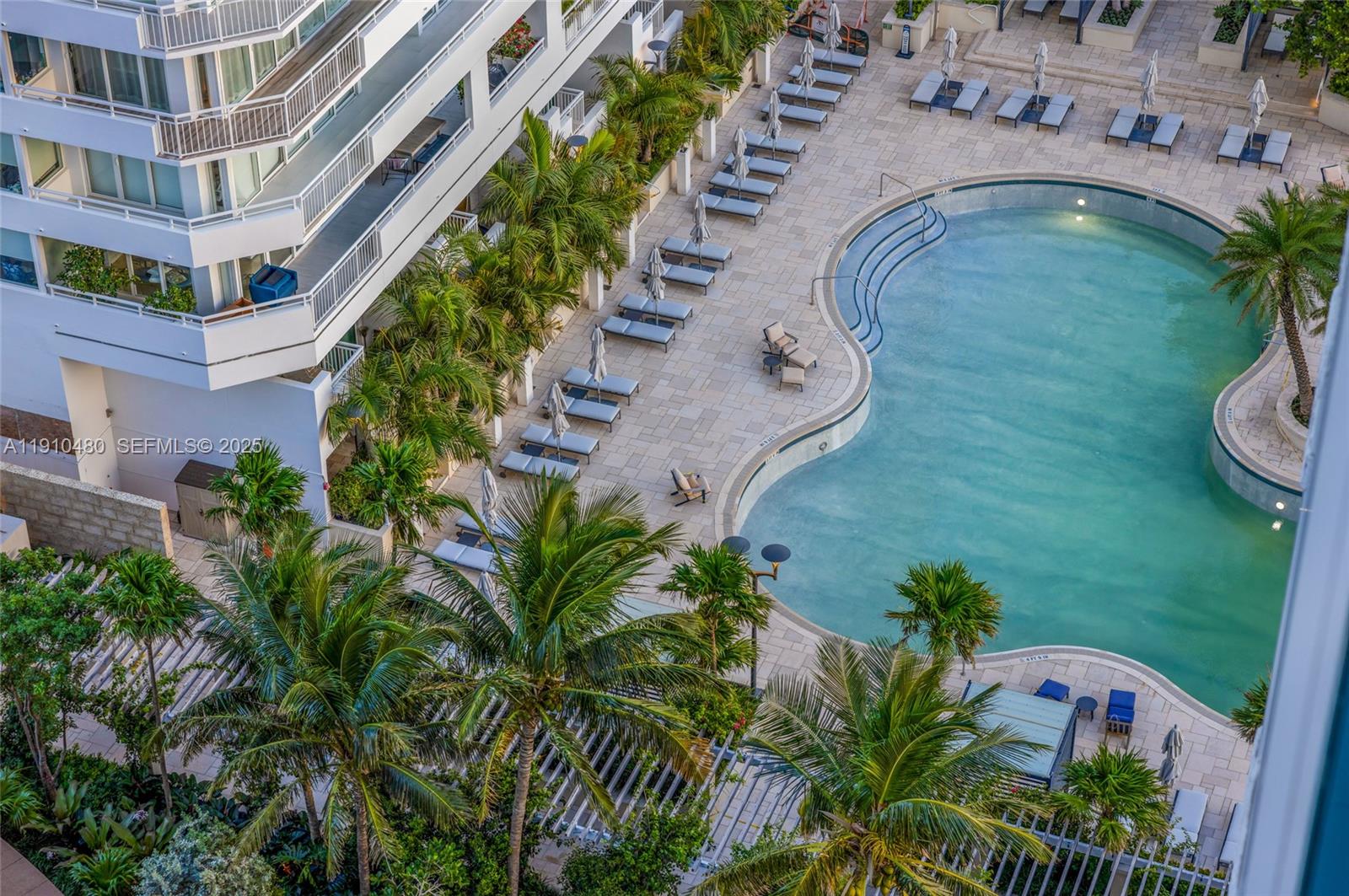 300 S Pointe Dr #1702, Miami Beach FL 33139