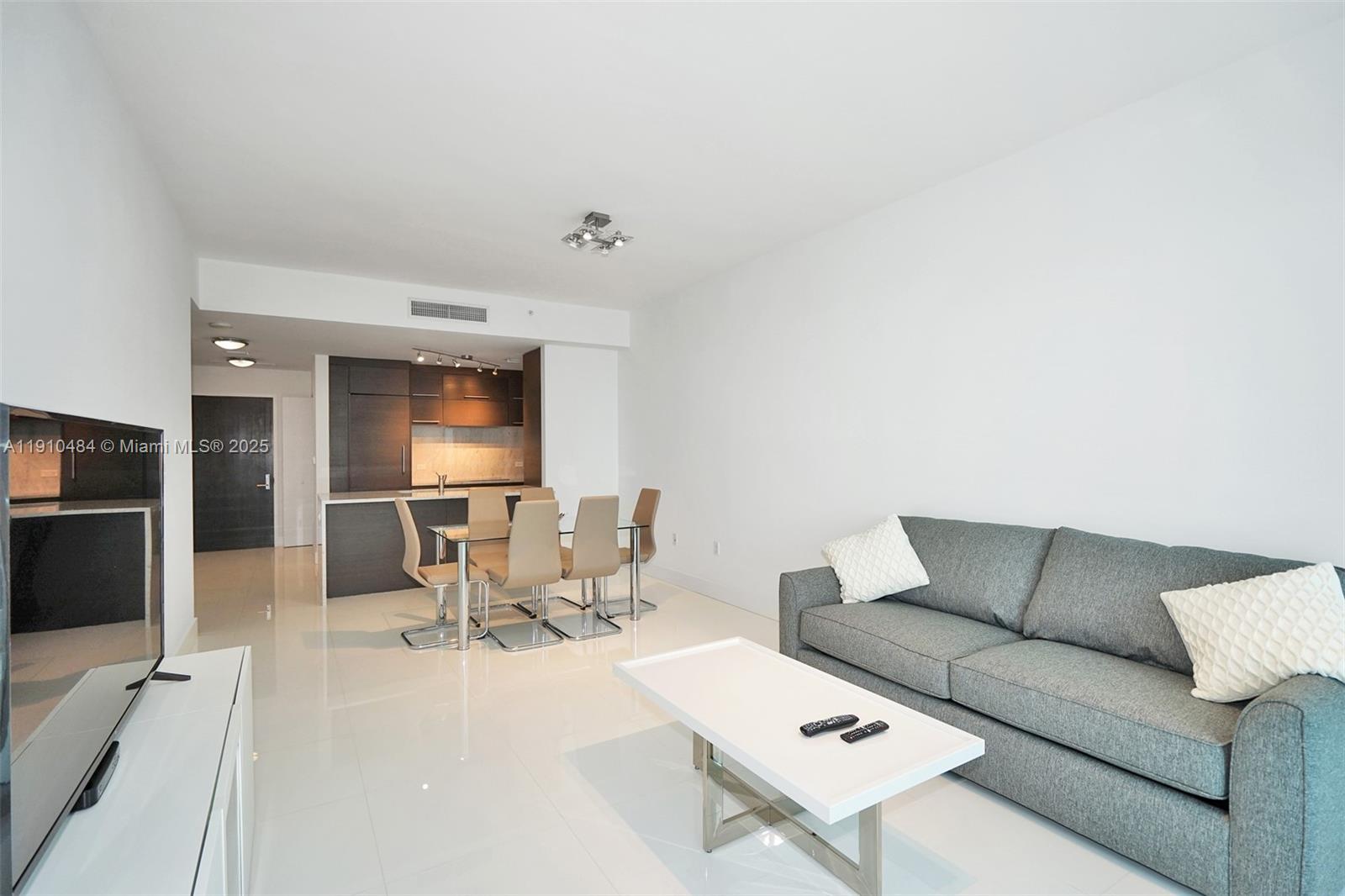 900 Biscayne Blvd #5610, Miami FL 33132