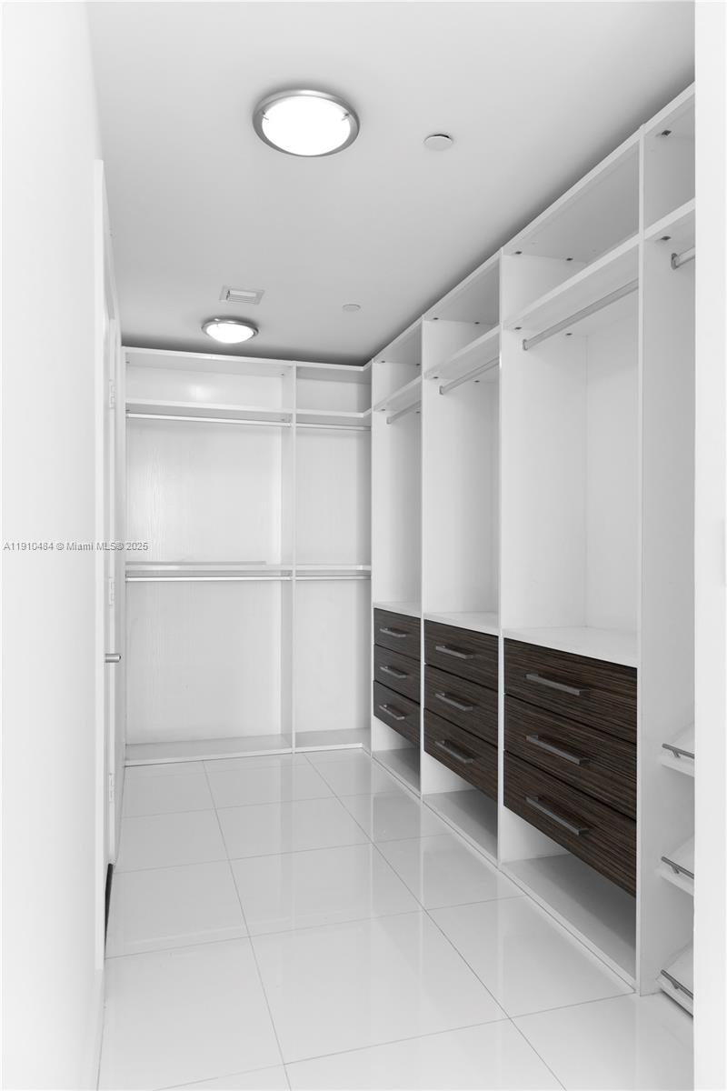900 Biscayne Blvd #5610, Miami FL 33132
