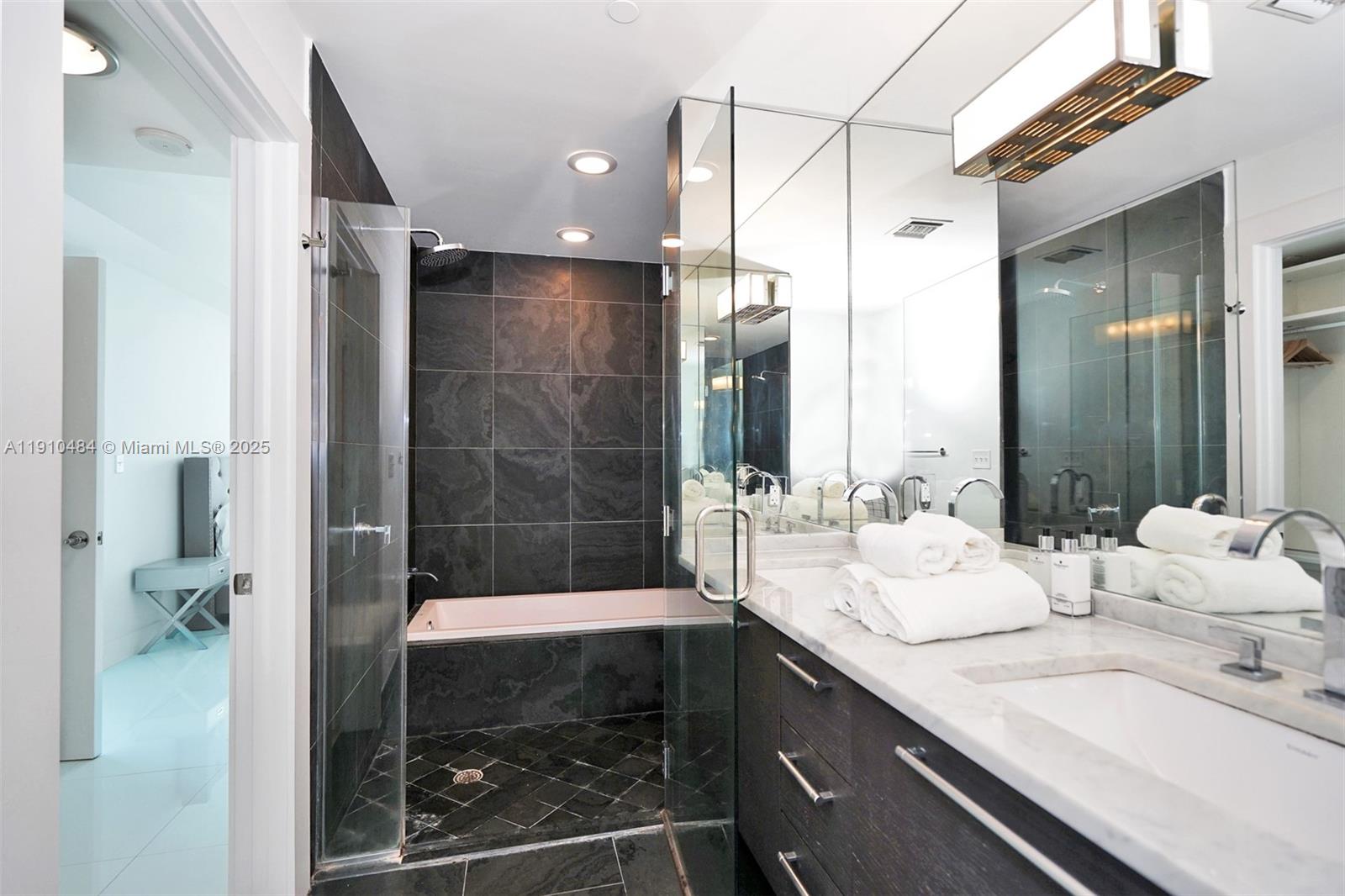 900 Biscayne Blvd #5610, Miami FL 33132