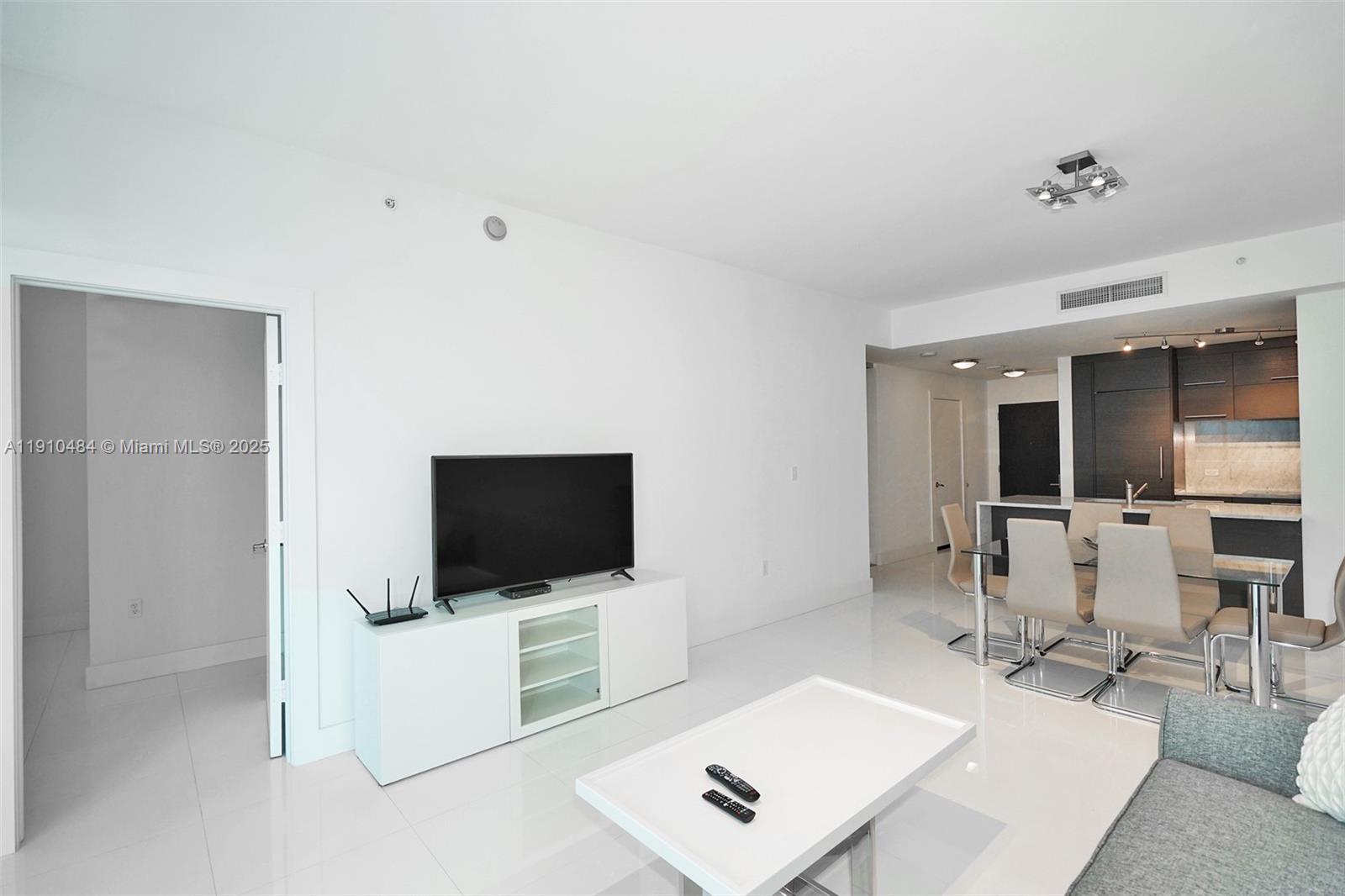 900 Biscayne Blvd #5610, Miami FL 33132