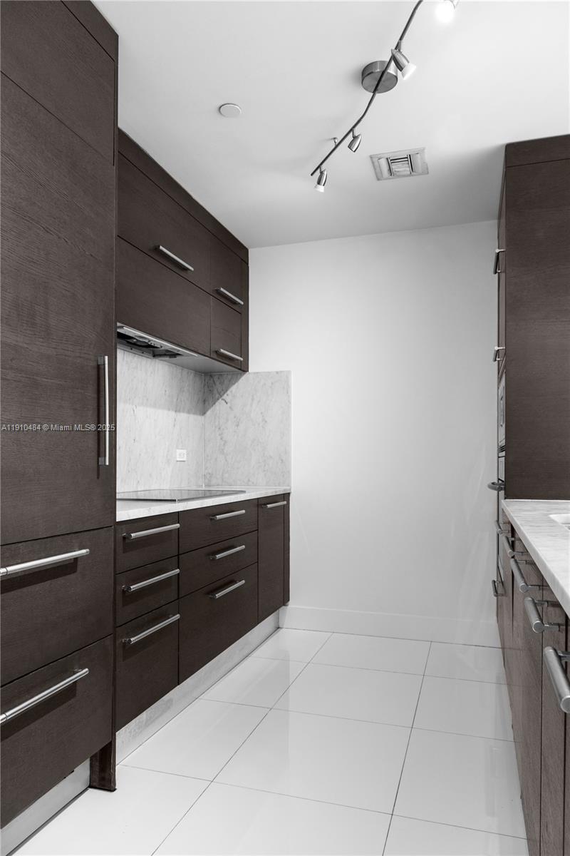 900 Biscayne Blvd #5610, Miami FL 33132