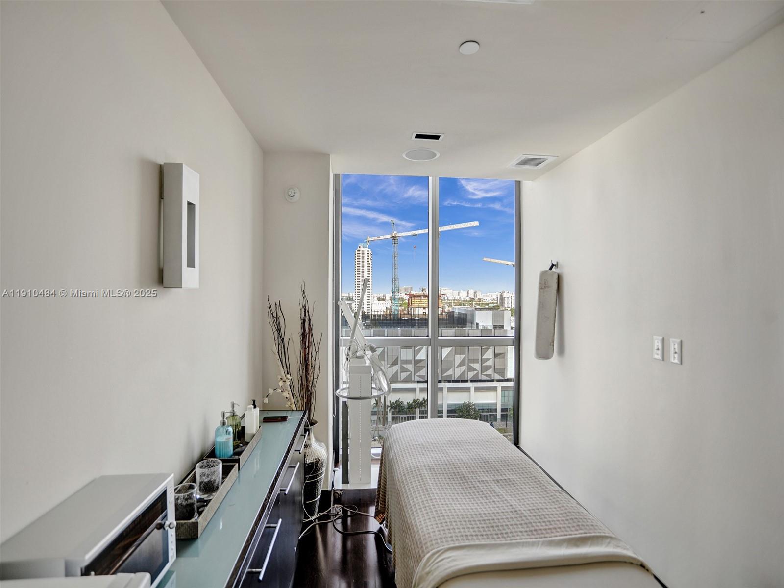 900 Biscayne Blvd #5610, Miami FL 33132