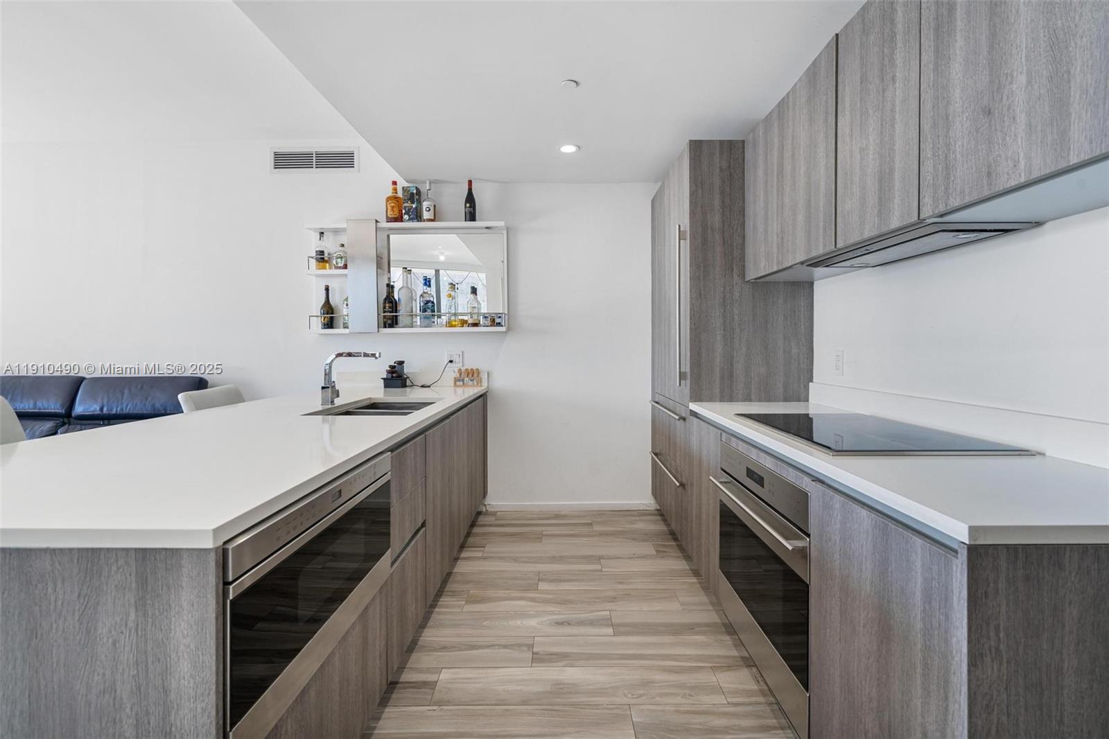 801 S Miami Ave #3904, Miami FL 33130