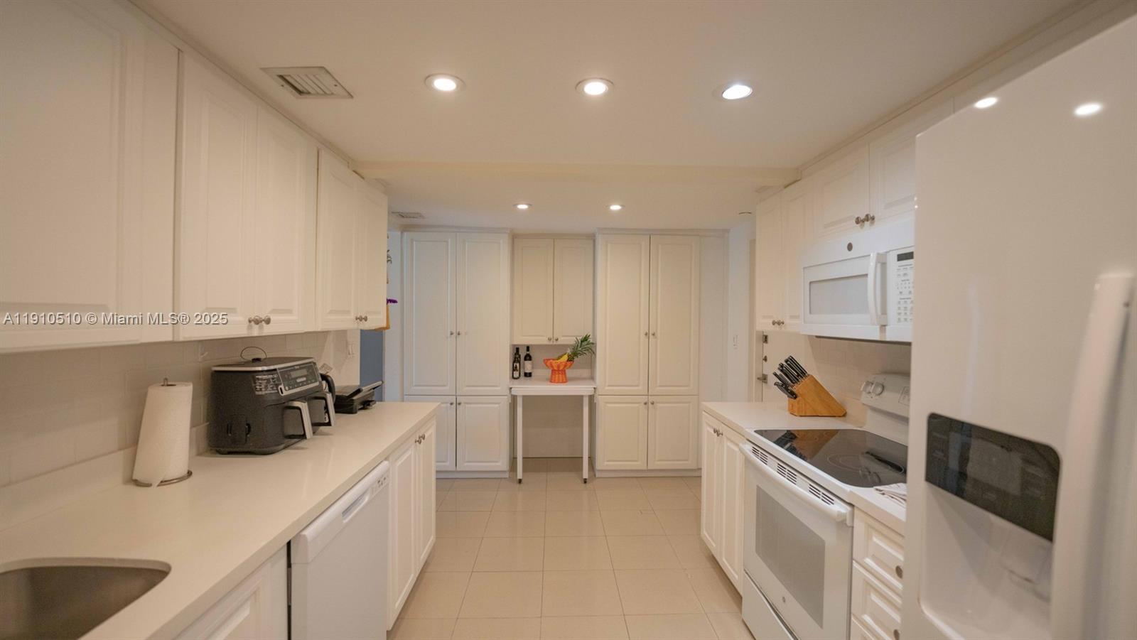 199 Ocean Lane Dr #313, Key Biscayne FL 33149