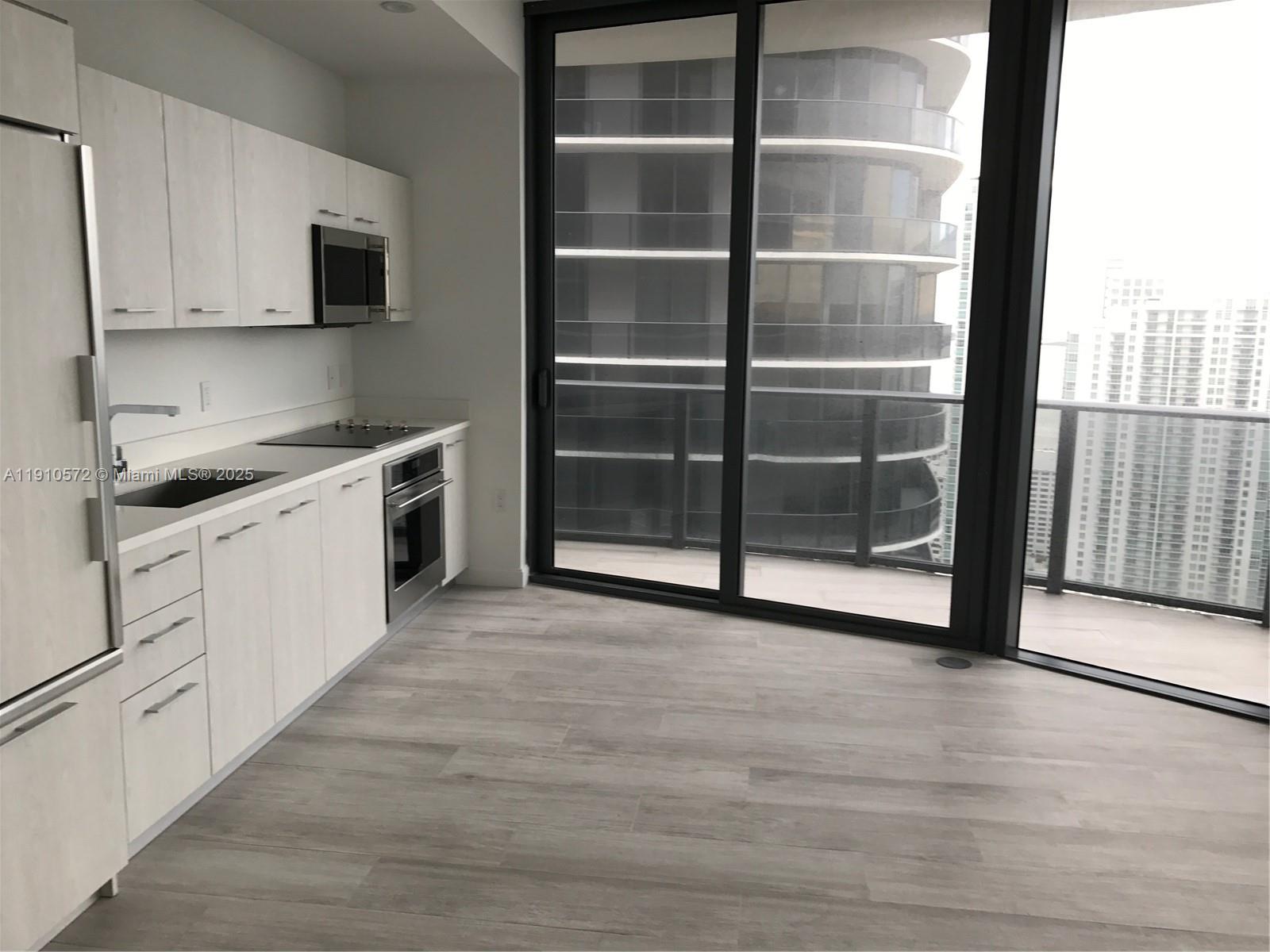 55 SW 9th St #4103, Miami FL 33130