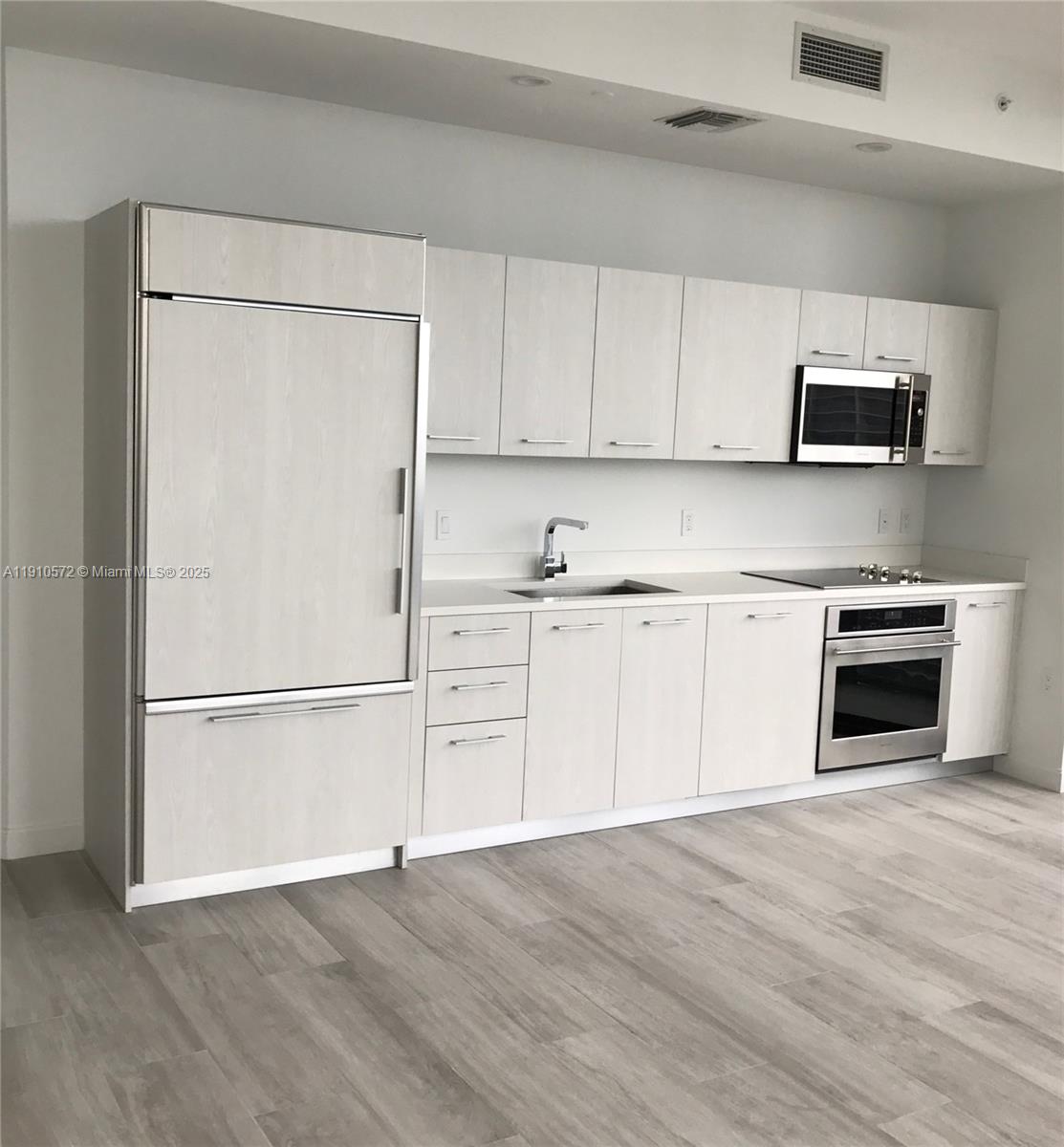 55 SW 9th St #4103, Miami FL 33130