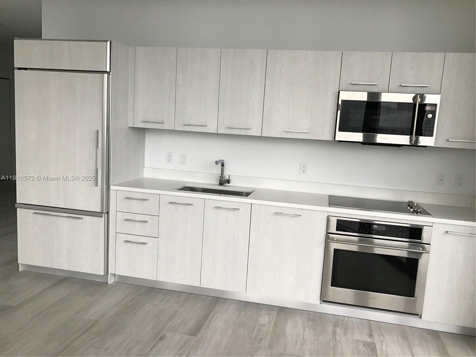 55 SW 9th St #4103, Miami FL 33130