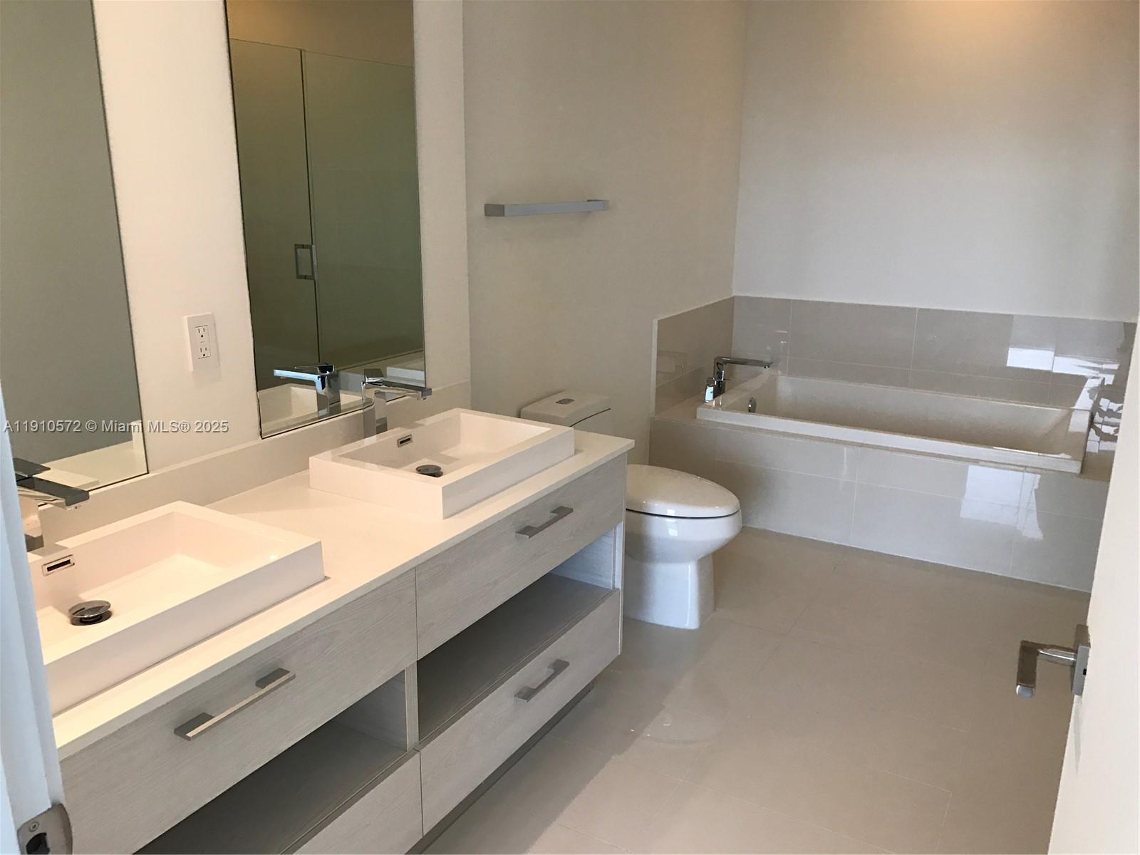 55 SW 9th St #4103, Miami FL 33130