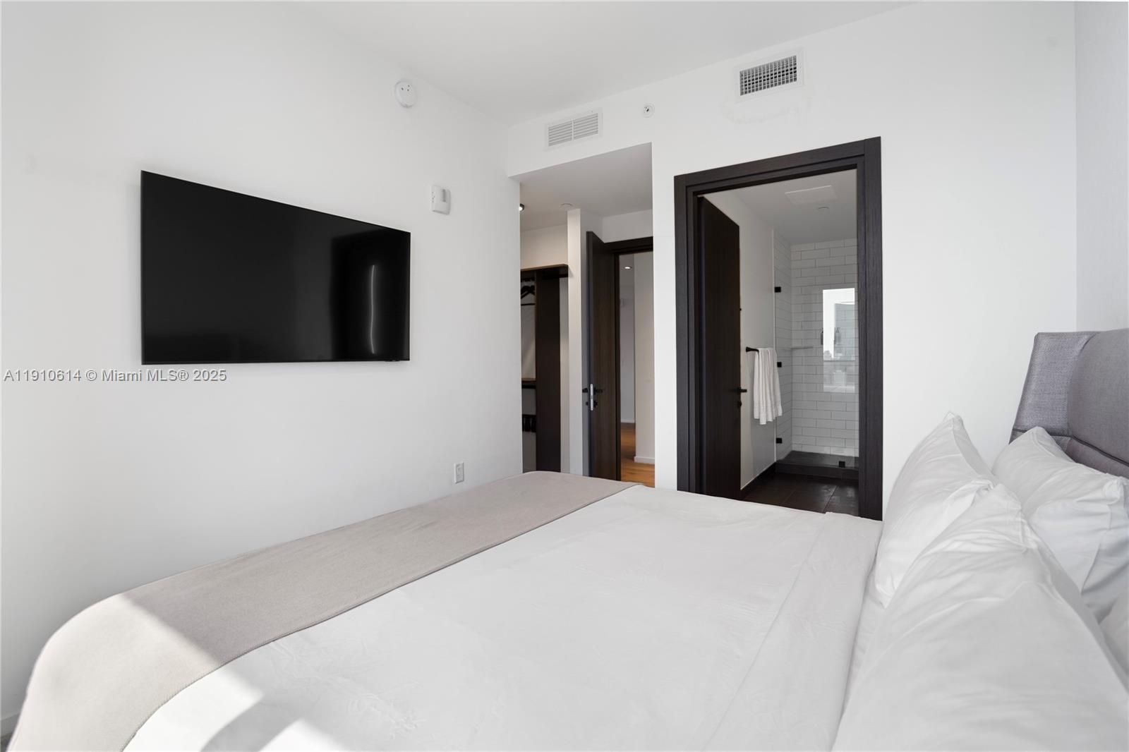 398 NE 5th St #3618, Miami FL 33132