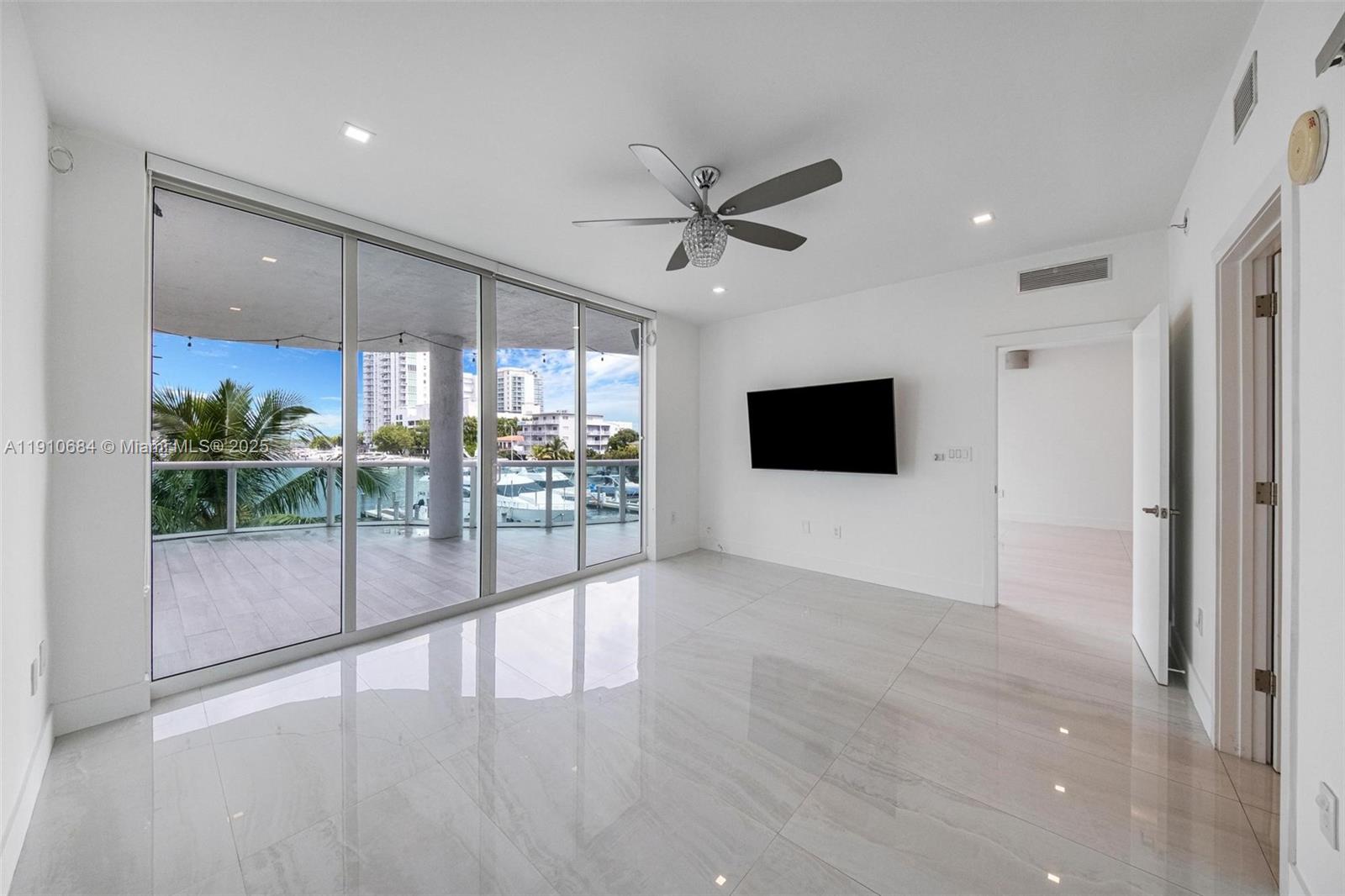 7918 Harbour Island Dr #207, North Bay Village FL 33141