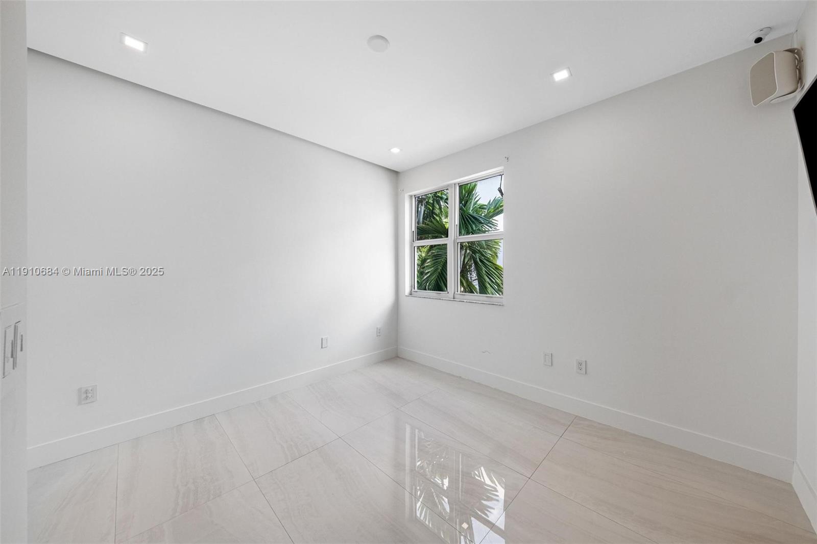 7918 Harbour Island Dr #207, North Bay Village FL 33141