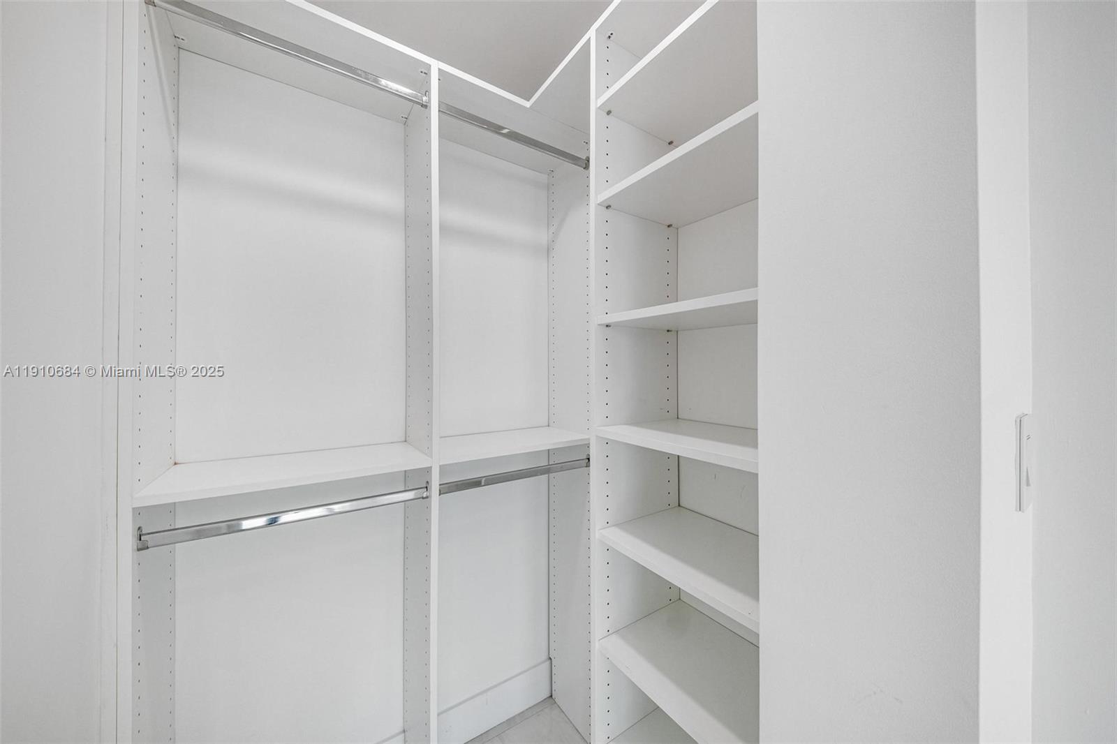 7918 Harbour Island Dr #207, North Bay Village FL 33141