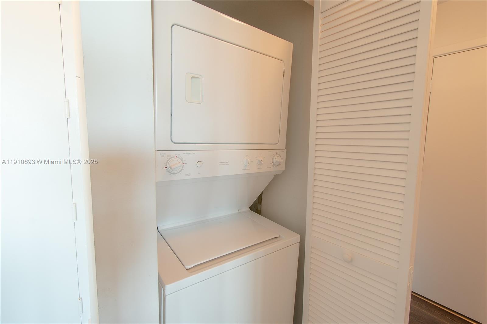 79 SW 12th St #1002-S, Miami FL 33130