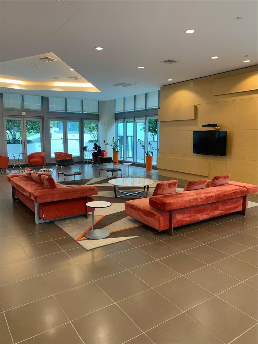 79 SW 12th St #1002-S, Miami FL 33130