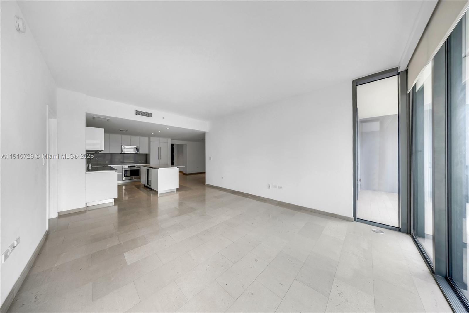 88 SW 7th St #1004, Miami FL 33130