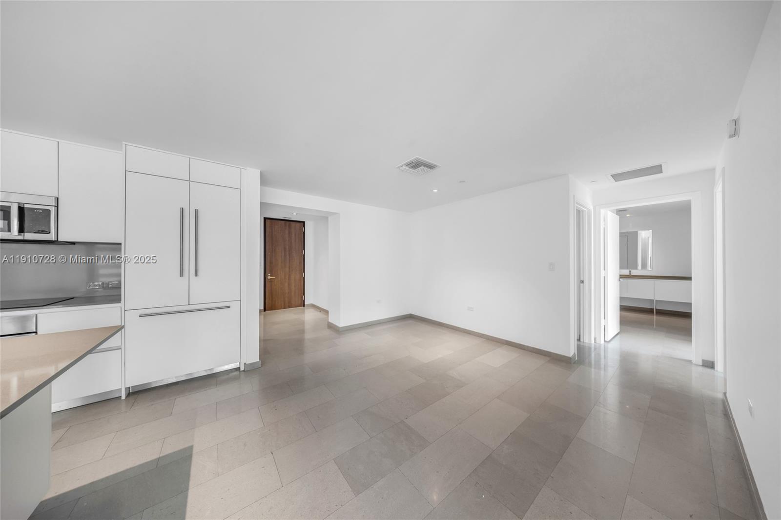 88 SW 7th St #1004, Miami FL 33130