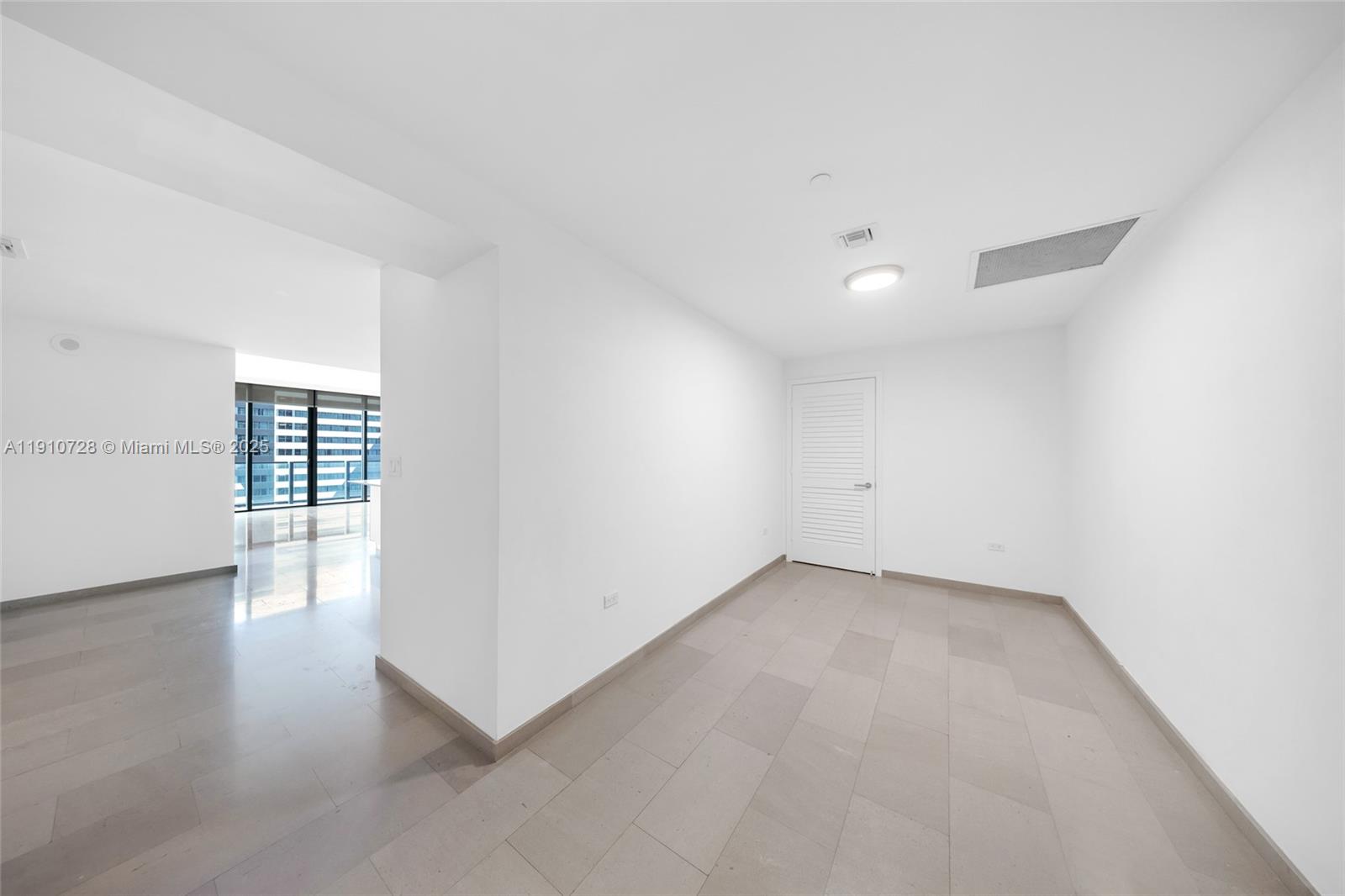 88 SW 7th St #1004, Miami FL 33130