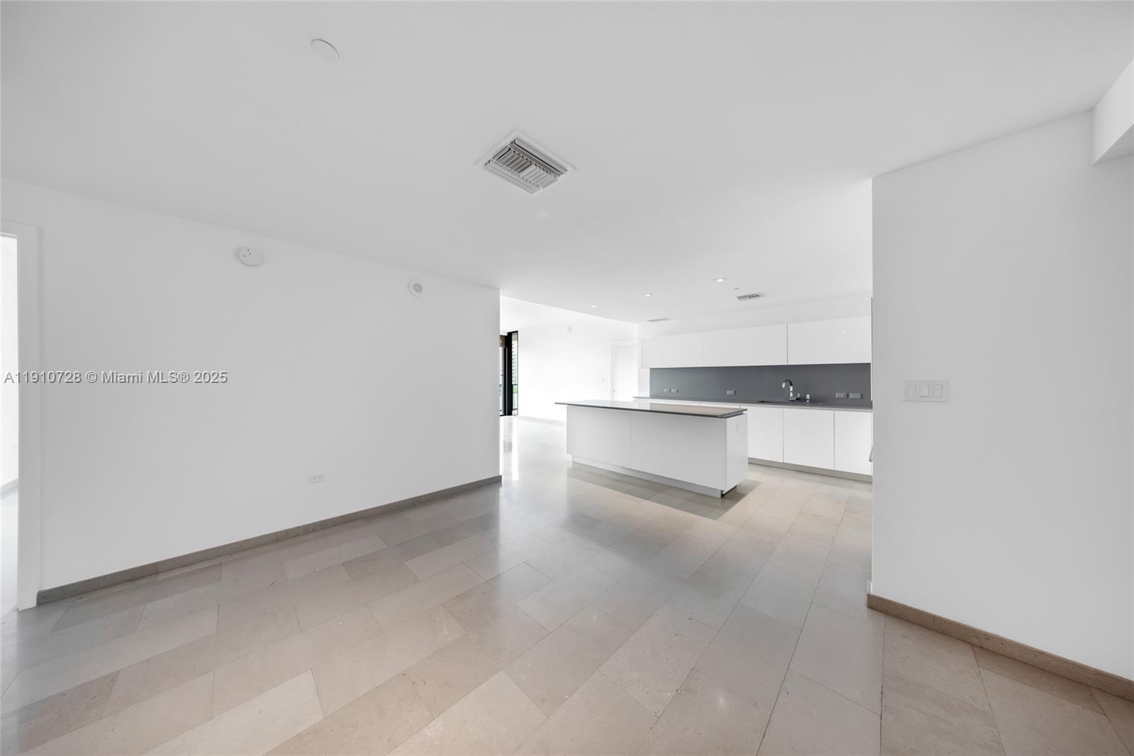 88 SW 7th St #1004, Miami FL 33130