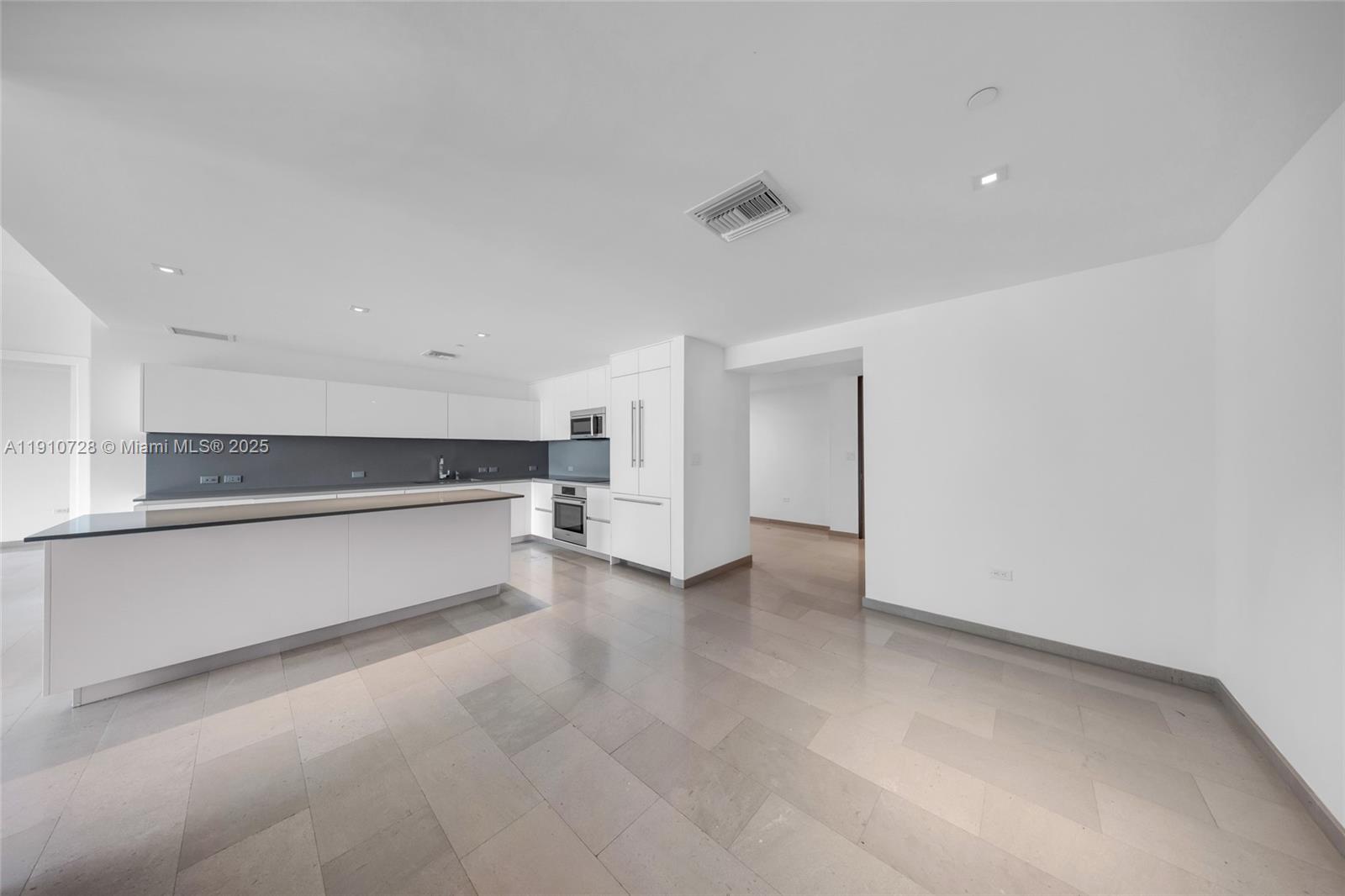 88 SW 7th St #1004, Miami FL 33130