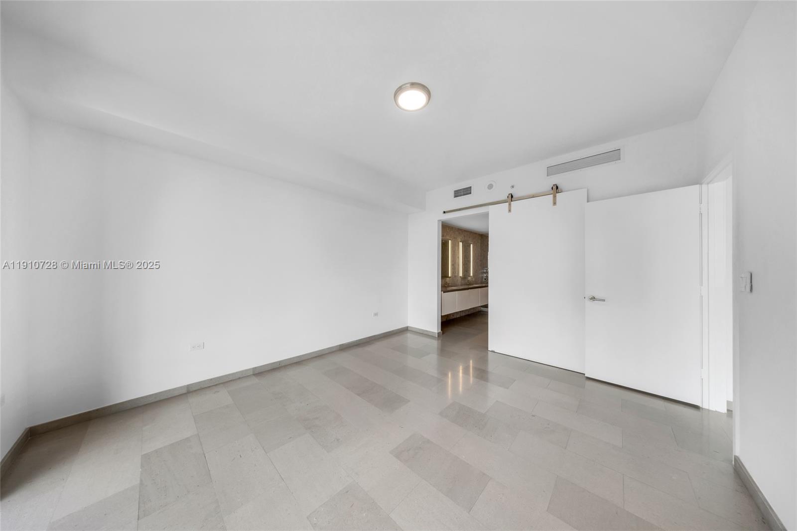 88 SW 7th St #1004, Miami FL 33130