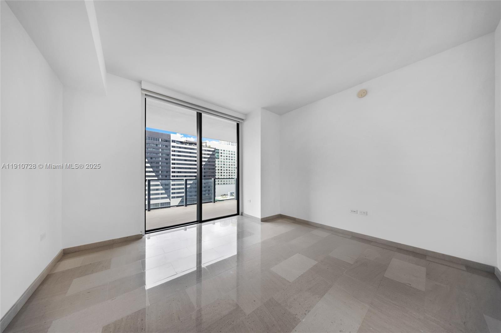 88 SW 7th St #1004, Miami FL 33130