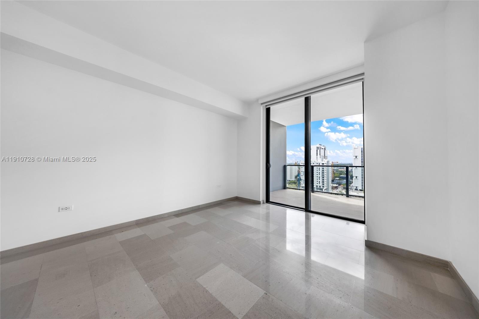 88 SW 7th St #1004, Miami FL 33130