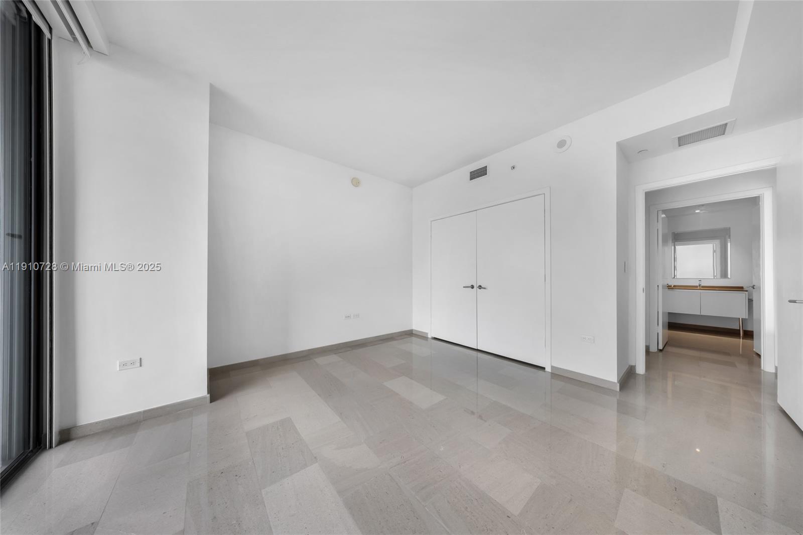88 SW 7th St #1004, Miami FL 33130