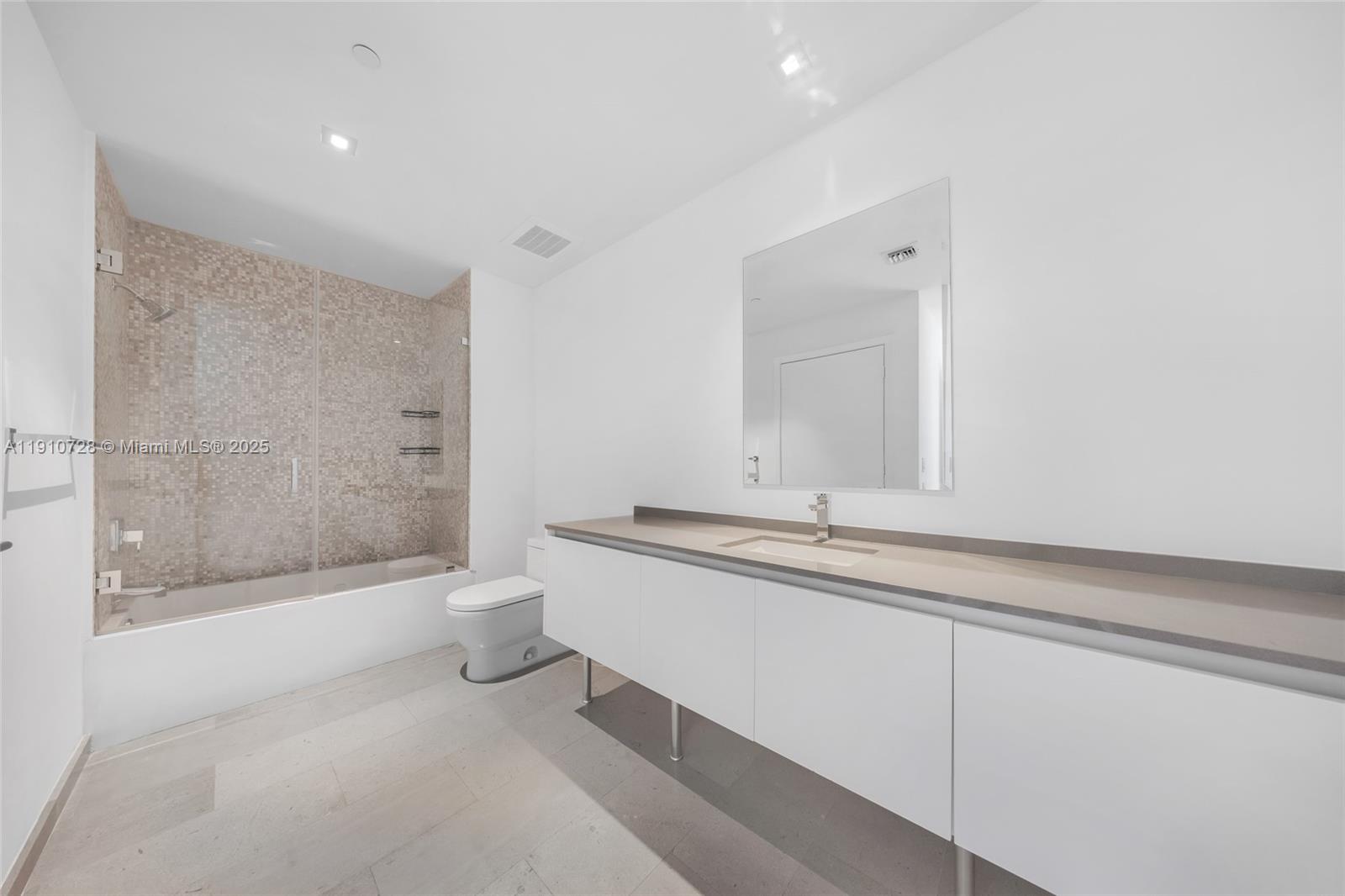88 SW 7th St #1004, Miami FL 33130