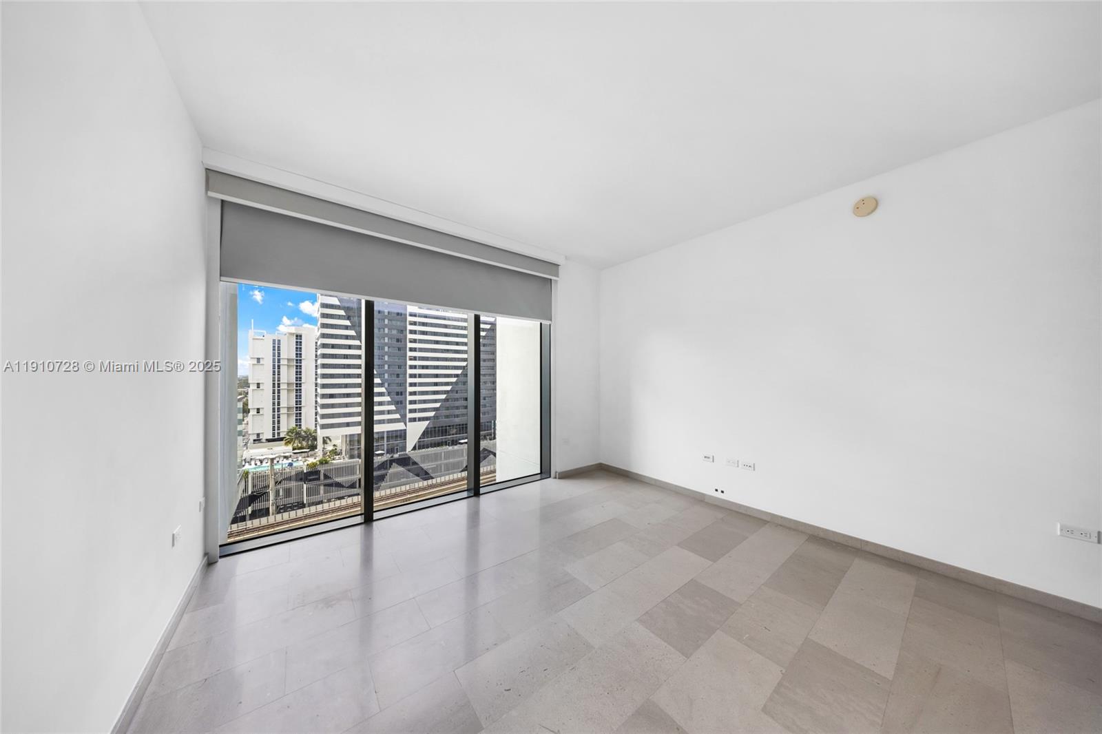88 SW 7th St #1004, Miami FL 33130