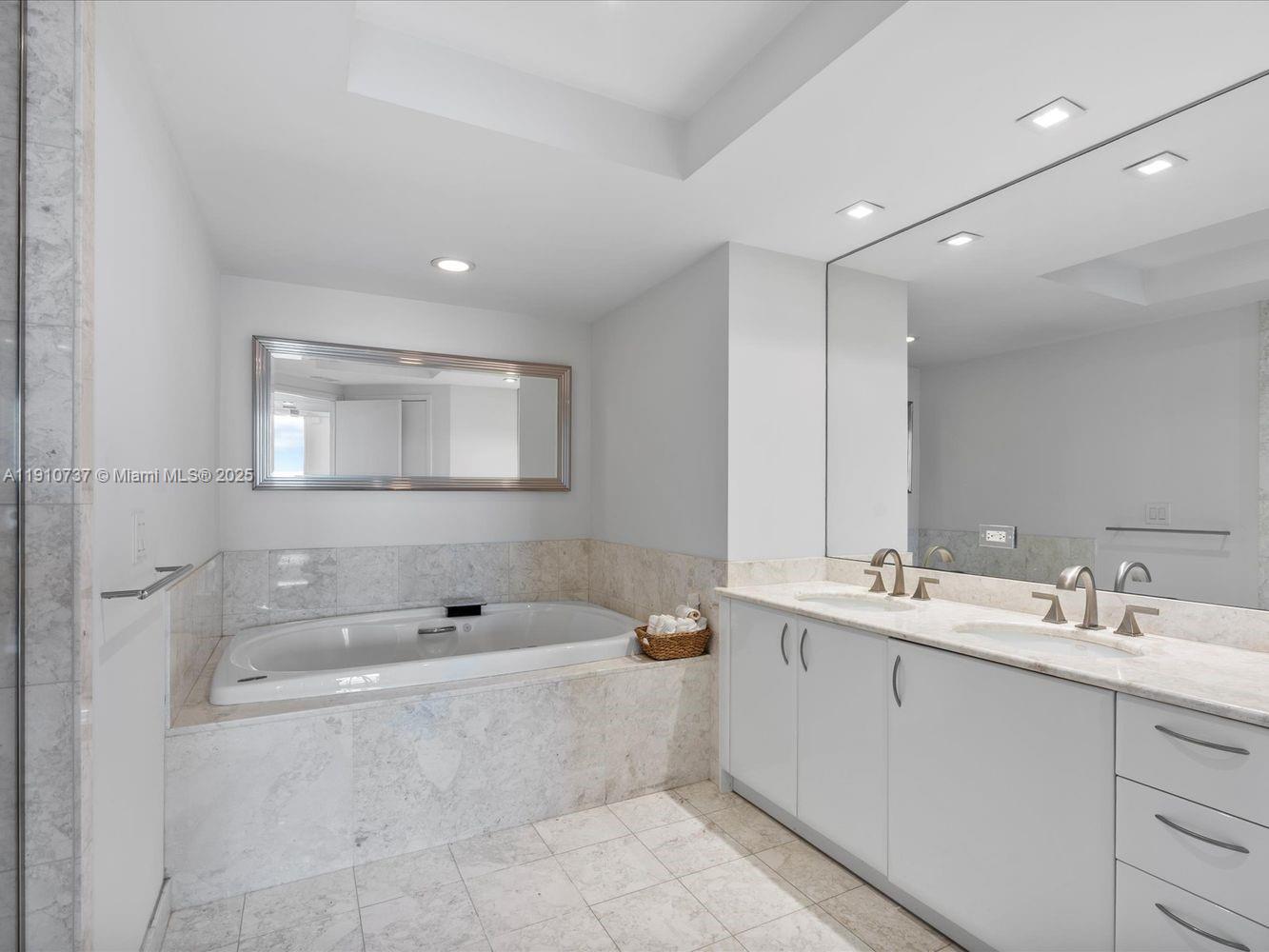 1331 Brickell Bay Dr #1811, Miami FL 33131
