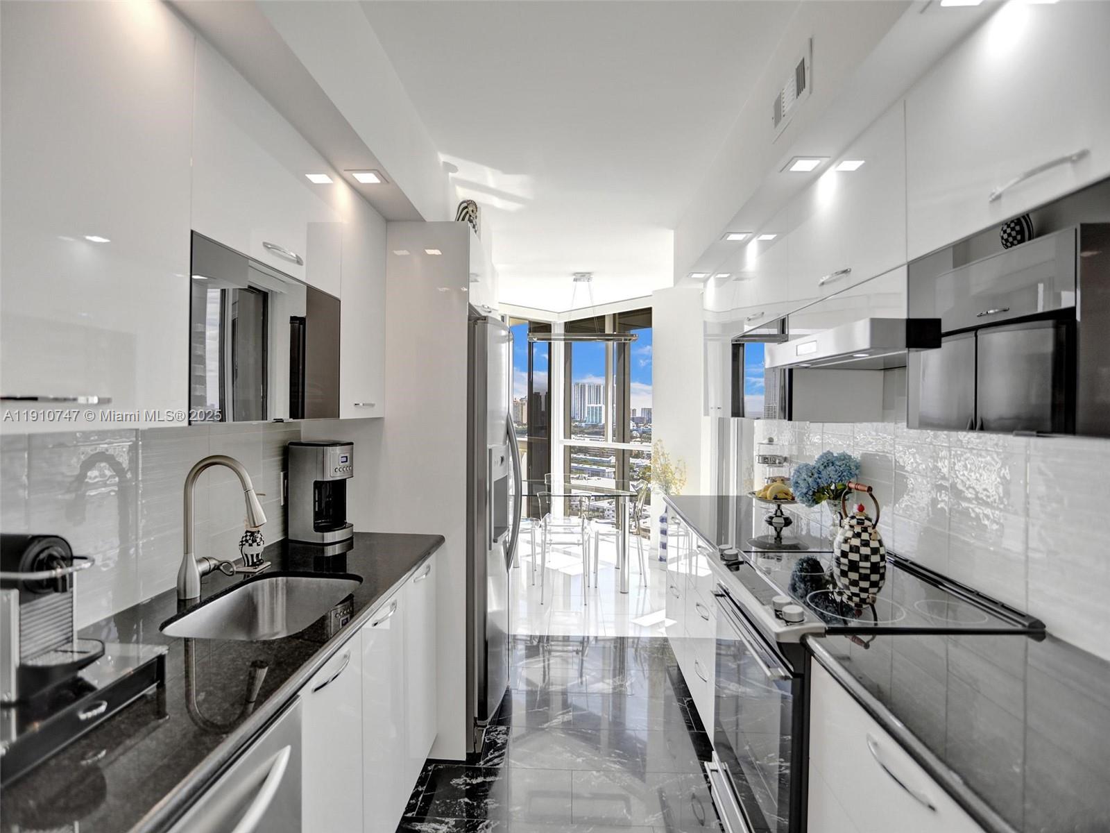 1000 E Island Blvd #2103, Aventura FL 33160
