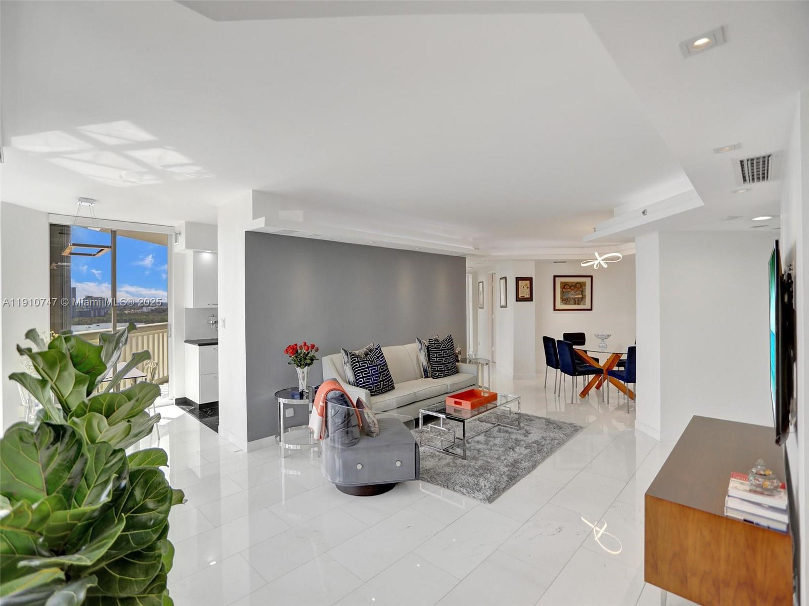 1000 E Island Blvd #2103, Aventura FL 33160