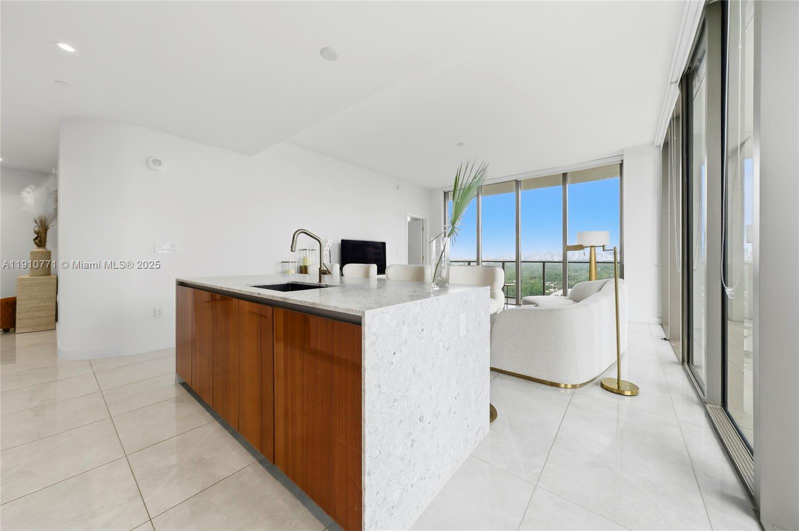 2678 Tigertail Ave #1110, Miami FL 33133