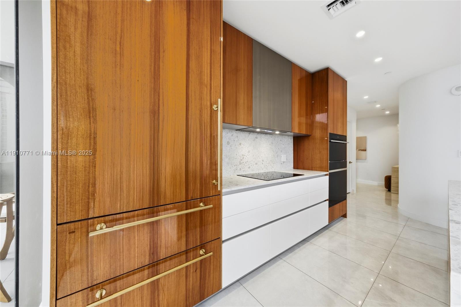 2678 Tigertail Ave #1110, Miami FL 33133