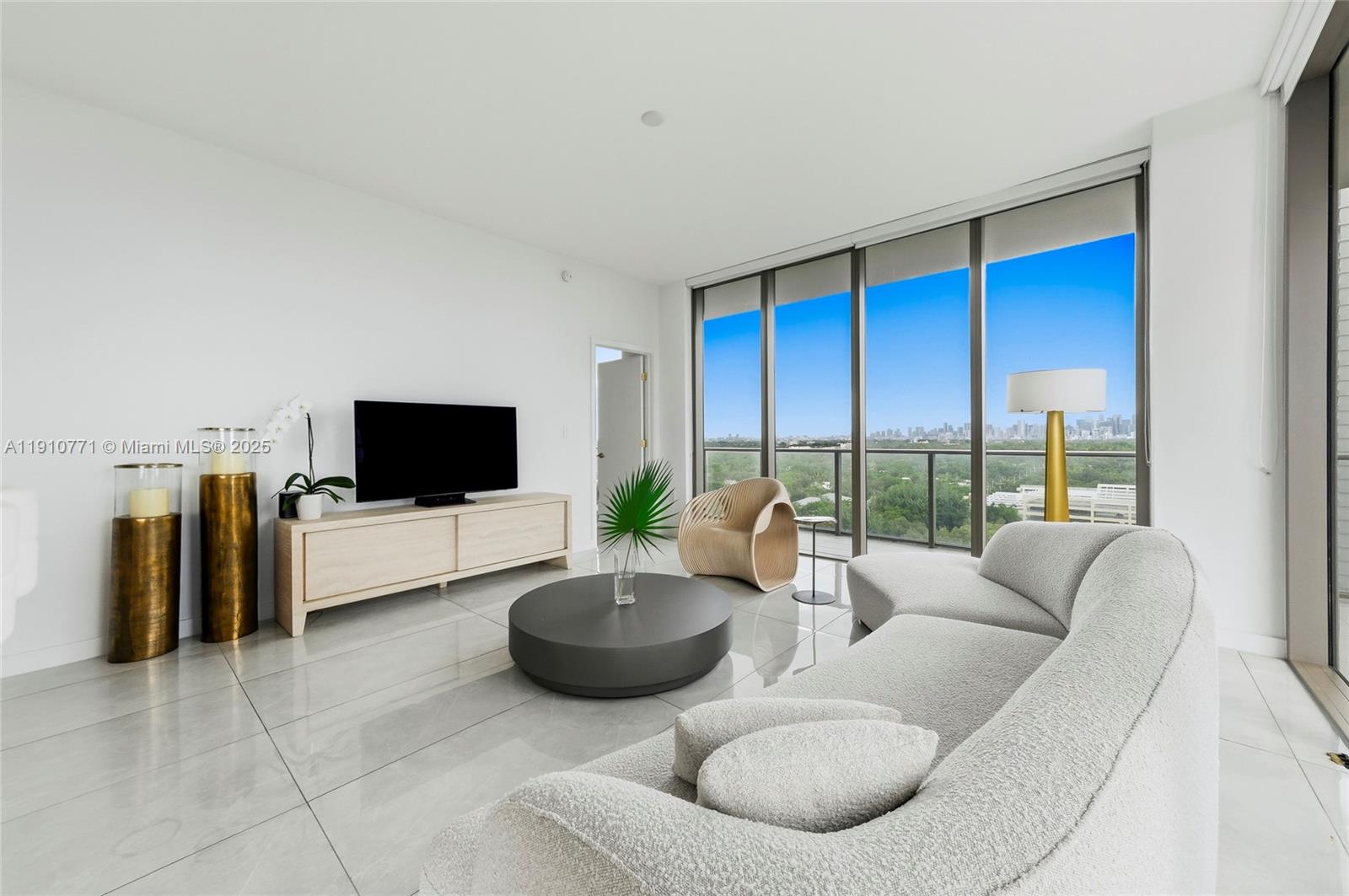 2678 Tigertail Ave #1110, Miami FL 33133
