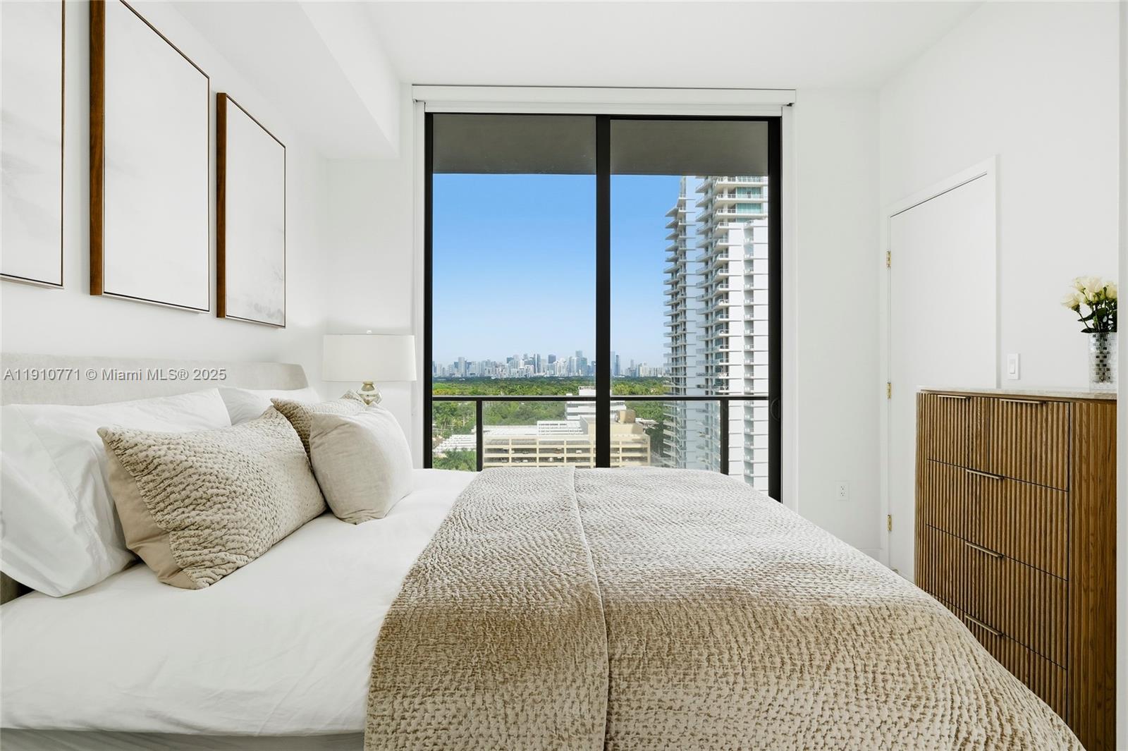 2678 Tigertail Ave #1110, Miami FL 33133