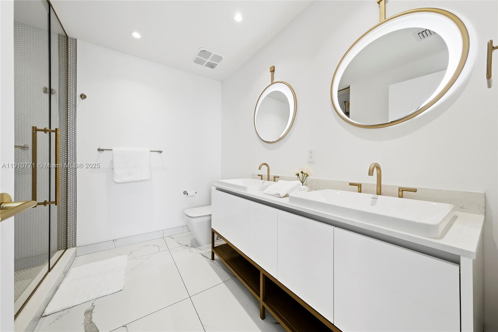 2678 Tigertail Ave #1110, Miami FL 33133