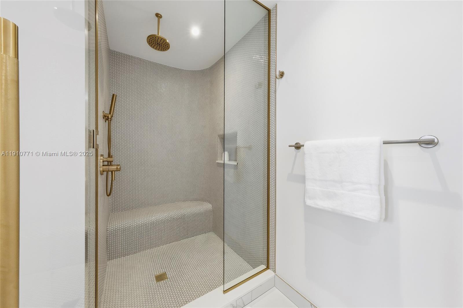 2678 Tigertail Ave #1110, Miami FL 33133