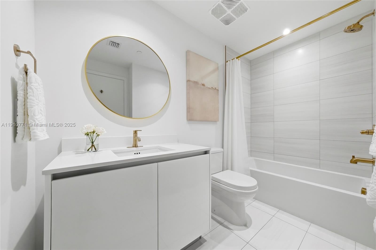2678 Tigertail Ave #1110, Miami FL 33133