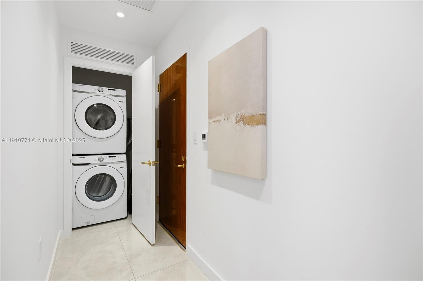 2678 Tigertail Ave #1110, Miami FL 33133