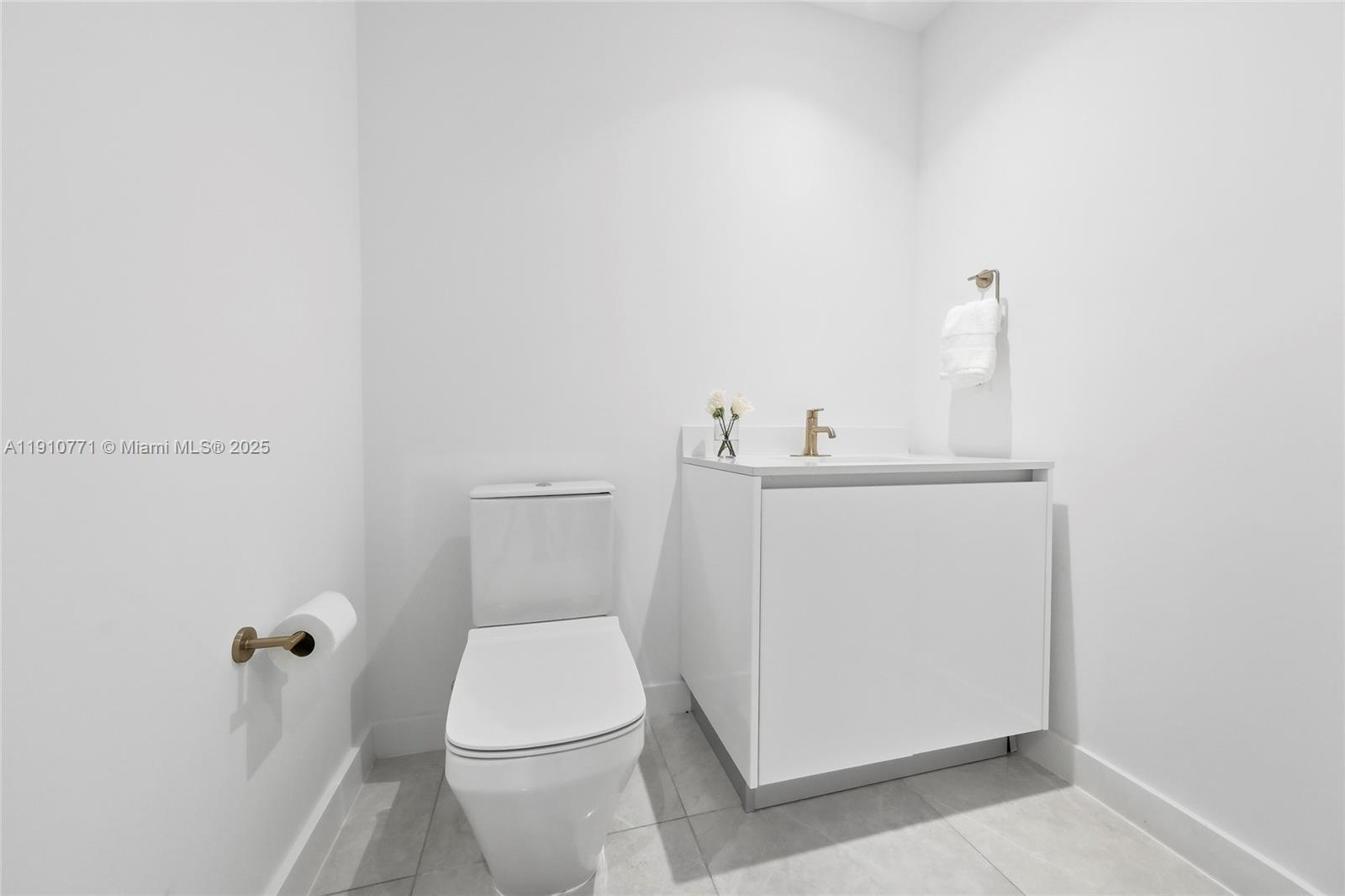 2678 Tigertail Ave #1110, Miami FL 33133