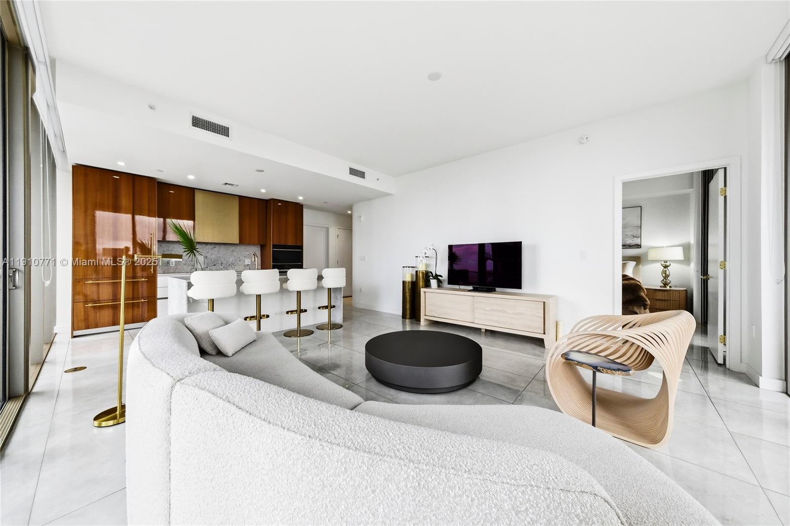 2678 Tigertail Ave #1110, Miami FL 33133