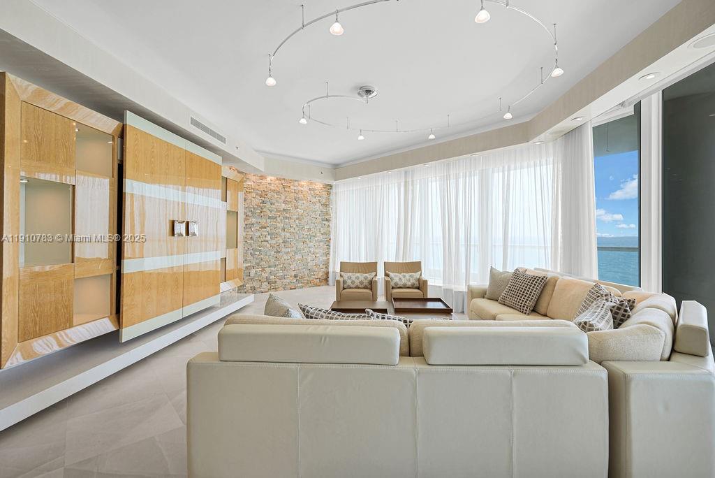 16047 Collins Ave #1104, Sunny Isles Beach FL 33160