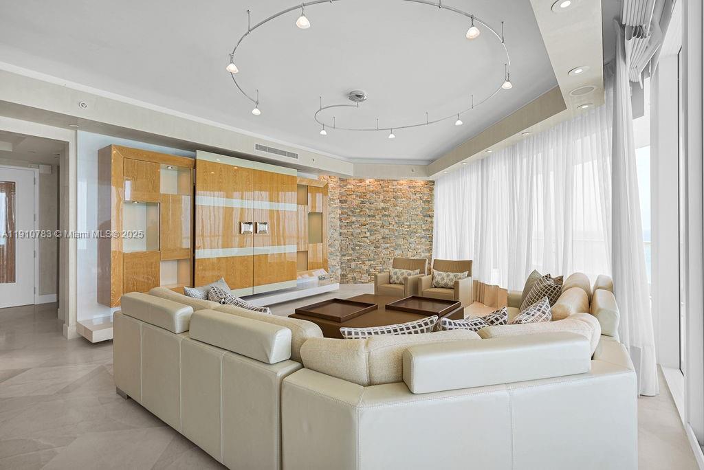 16047 Collins Ave #1104, Sunny Isles Beach FL 33160